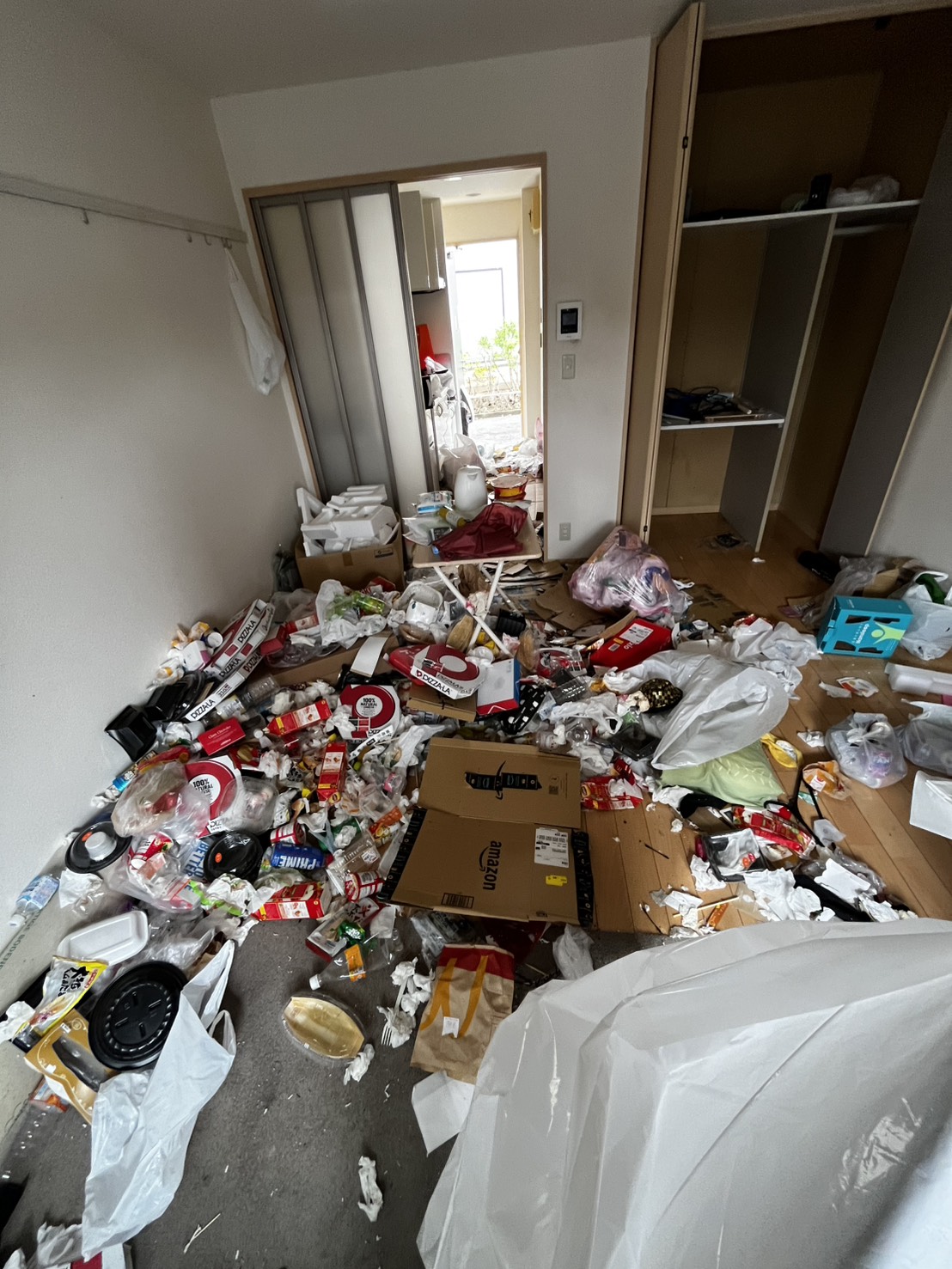 1DKのお部屋からゴミ・生活雑貨を回収しました