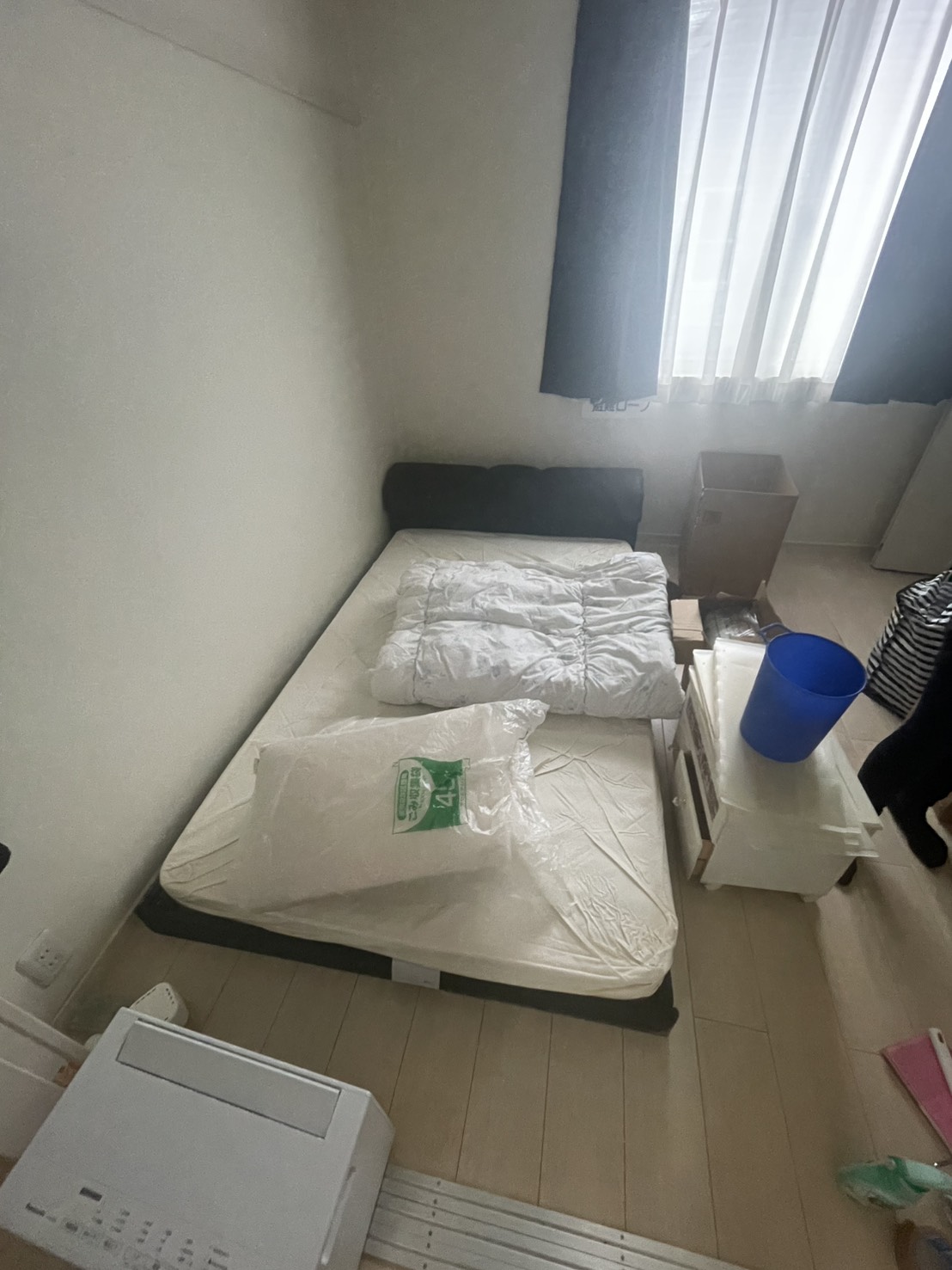 シングルベッド・寝具・小型家電などを回収しました
